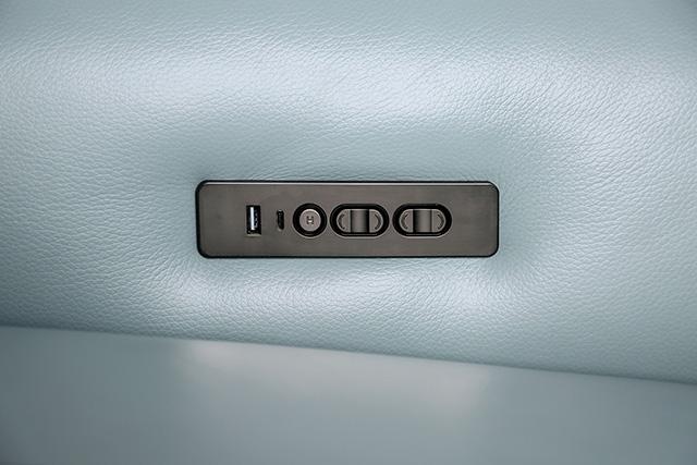 Phineas Power Loveseat - Rebatta Home Store